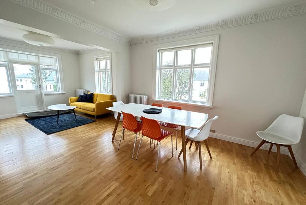 Beautiful 2 Bedroom Apartment Downtown 雷克雅維克 外观 照片